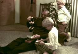 1976-12-Hildebrand-Christmas-12.jpg